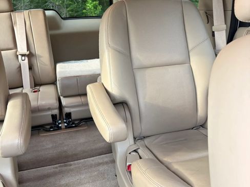 Used 2011 Cadillac Escalade Premium AWD/4WD image 18