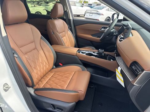 New 2026 Nissan Rogue Platinum image 11