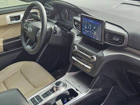 Used 2020 Ford Explorer XLT w/ Equipment Group 202A image 16