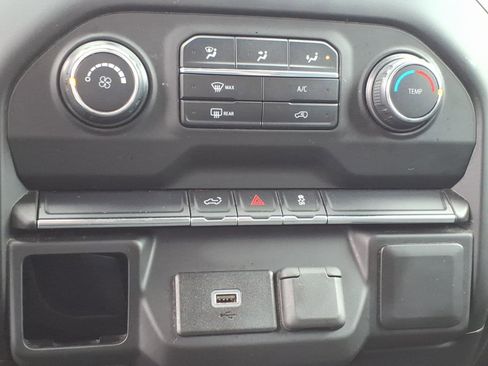 Used 2019 Chevrolet Silverado 1500 Custom w/ Custom Value Package image 11