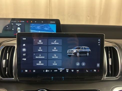 Used 2025 Ford Expedition Platinum AWD/4WD image 16