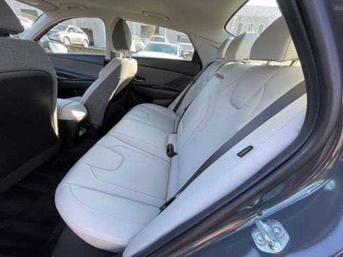 Used 2025 Hyundai Elantra Limited image 27