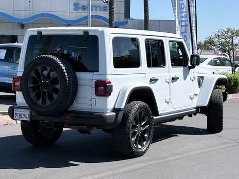 Used 2025 Jeep Wrangler Unlimited Sahara AWD/4WD image 5