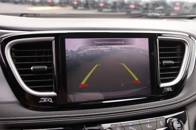 Used 2025 Chrysler Pacifica Limited FWD image 20