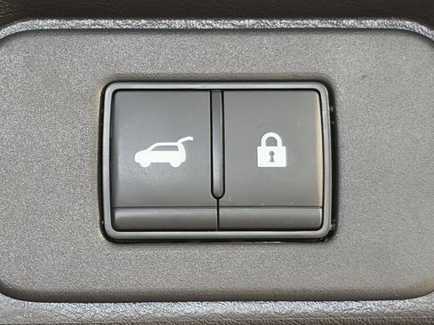 Certified 2025 Nissan Rogue SV image 15