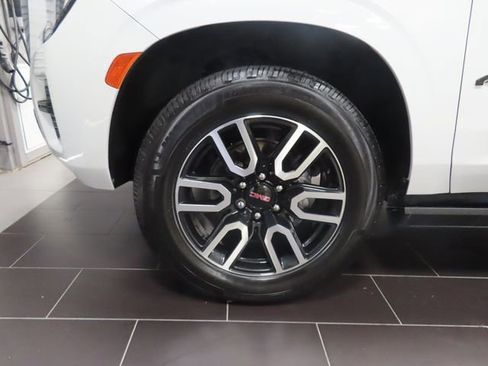 Used 2023 GMC Yukon XL AT4 AWD/4WD image 15