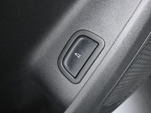 Used 2024 Chevrolet Traverse LT image 21