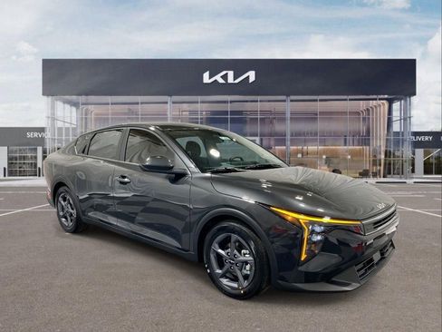 New 2026 Kia K4 LXS image 2