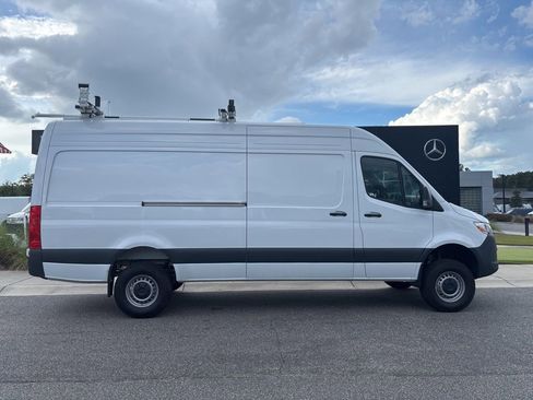 Used 2024 Mercedes-Benz Sprinter 2500 image 2