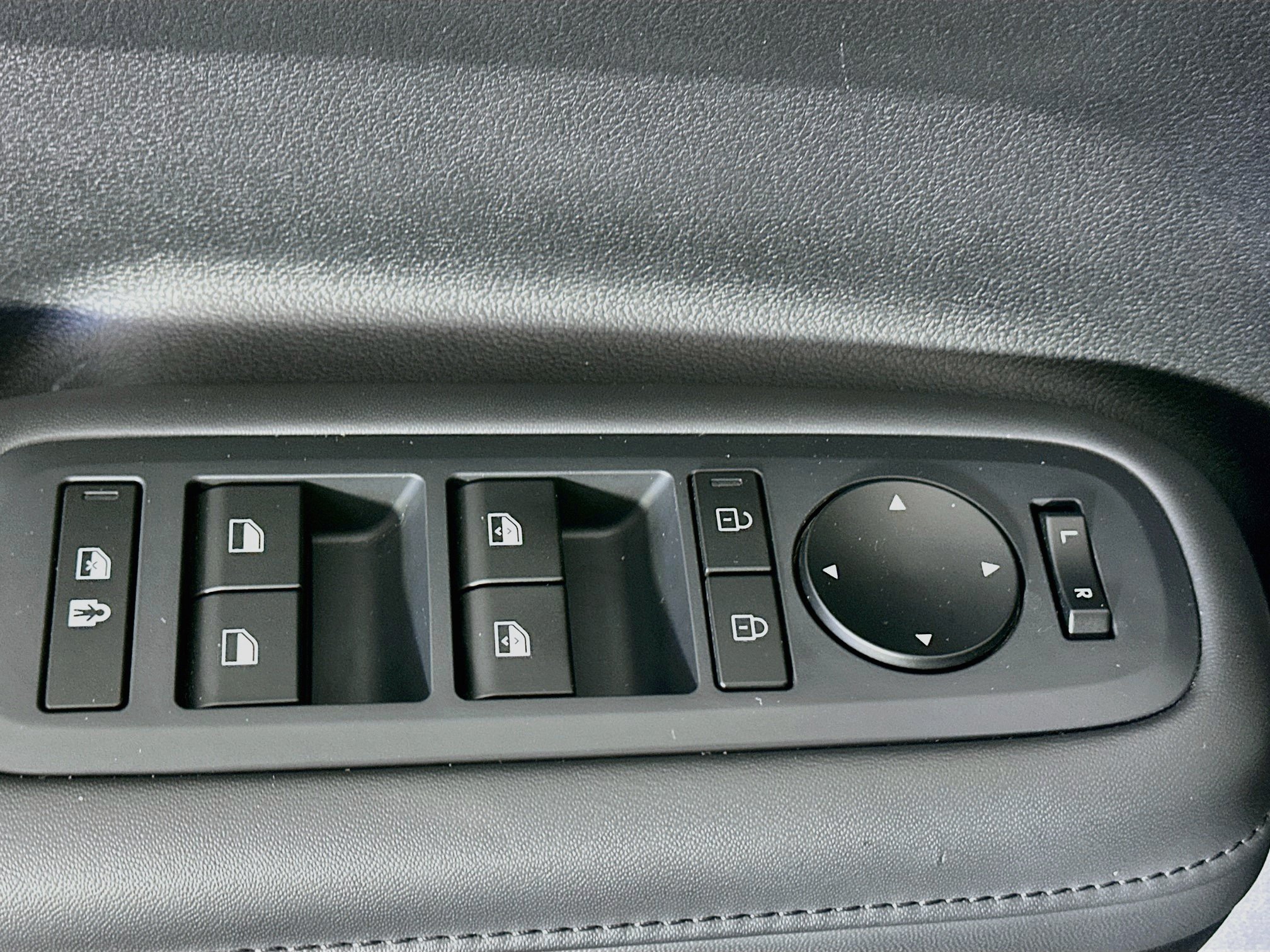 Used 2026 Hyundai Santa Fe SEL FWD image 15