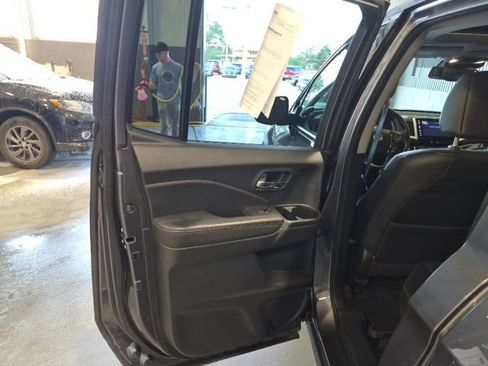 Used 2017 Honda Ridgeline RTL-E image 18