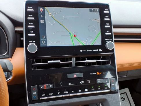 Used 2022 Toyota Avalon Limited image 15