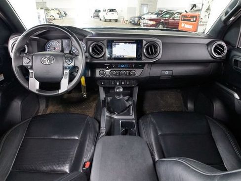 Used 2019 Toyota Tacoma TRD Off-Road w/ TRD Premium Off Road Package AWD/4WD image 8
