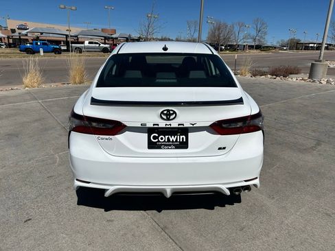 Used 2022 Toyota Camry SE w/ Carpet Mat Package (TMS) FWD image 10