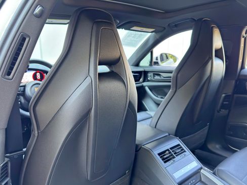 Used 2025 Porsche Panamera image 42