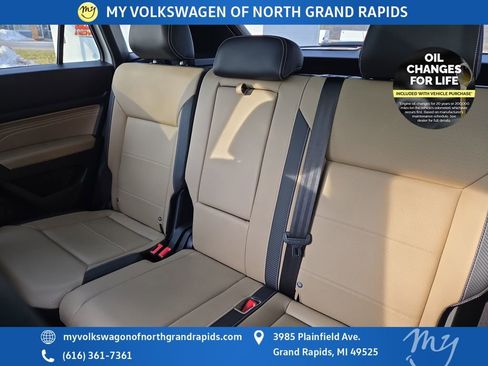 Used 2023 Volkswagen Atlas Cross Sport SEL R-Line image 31