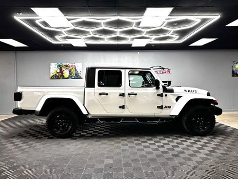 Used 2022 Jeep Gladiator Sport AWD/4WD image 16