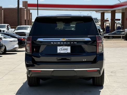 Used 2023 Chevrolet Suburban LT w/ Luxury Package RWD image 5