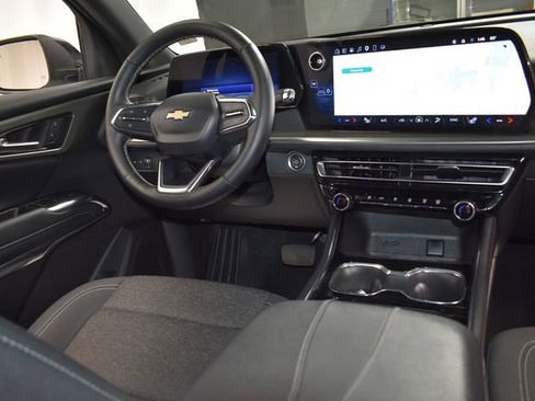 Certified 2025 Chevrolet Traverse LT w/ Driver Confidence Package AWD/4WD image 32