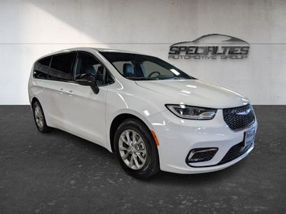 Used 2026 Chrysler Pacifica Limited