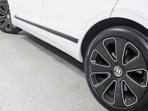 Used 2020 Bentley Bentayga Design Series AWD/4WD image 11