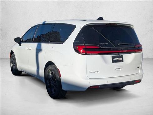 New 2026 Chrysler Pacifica Select image 9