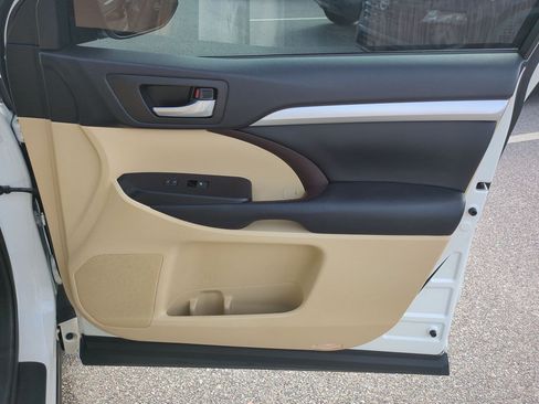 Used 2016 Toyota Highlander XLE AWD/4WD image 40