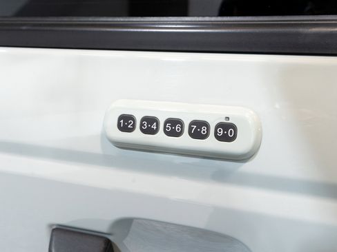 Used 2023 Ford Bronco Wildtrak image 11