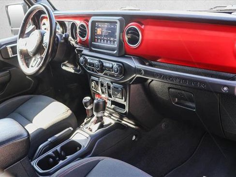 Used 2021 Jeep Wrangler Unlimited Rubicon w/ Cold Weather Group image 28