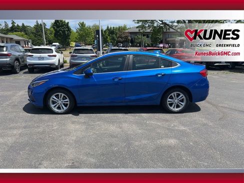 Used 2018 Chevrolet Cruze LT w/ Convenience Package FWD image 8