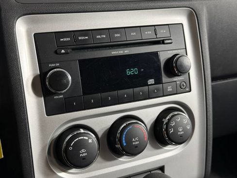 Used 2010 Dodge Challenger SE RWD image 13