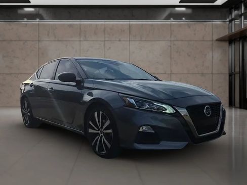 Used 2020 Nissan Altima 2.5 SR image 2