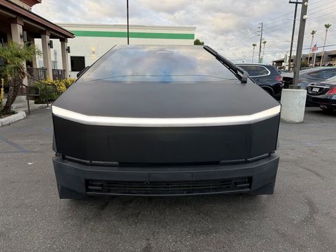 Used 2024 Tesla Cybertruck AWD Crew Cab image 2
