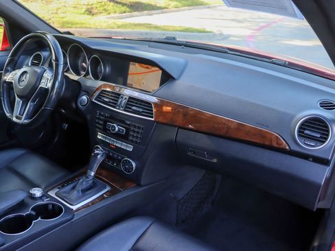Used 2014 Mercedes-Benz C 250 Sedan image 23