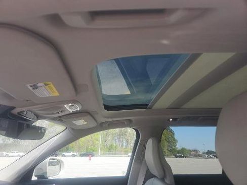 Used 2017 Volvo XC90 T6 Momentum w/ Vision Package image 6