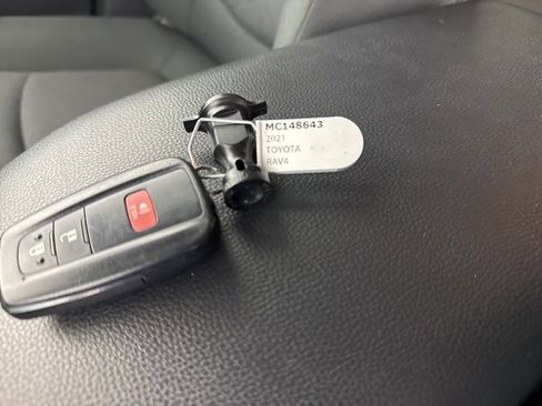 Used 2021 Toyota RAV4 XLE image 28