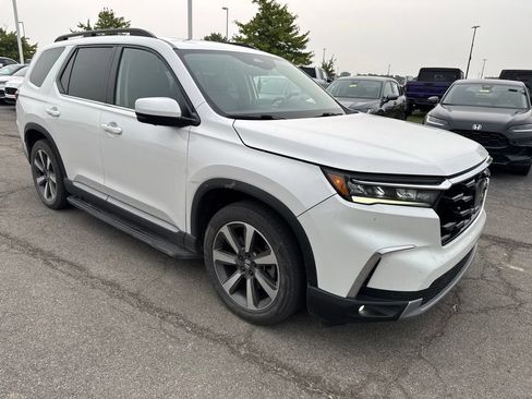Used 2023 Honda Pilot Elite image 6