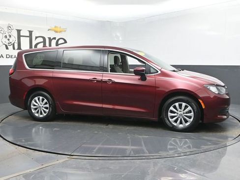 Used 2017 Chrysler Pacifica Touring w/ Tire & Wheel Group image 48