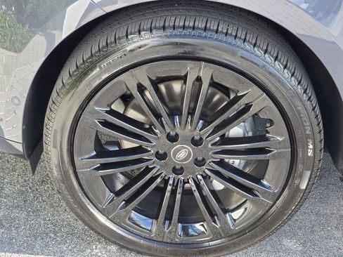 Used 2025 Land Rover Range Rover SE image 7