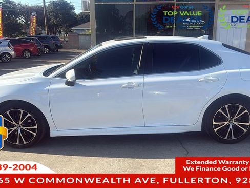 Used 2019 Toyota Camry SE w/ Convenience Package FWD image 9