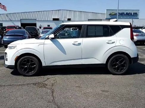 Used 2020 Kia Soul S FWD image 5