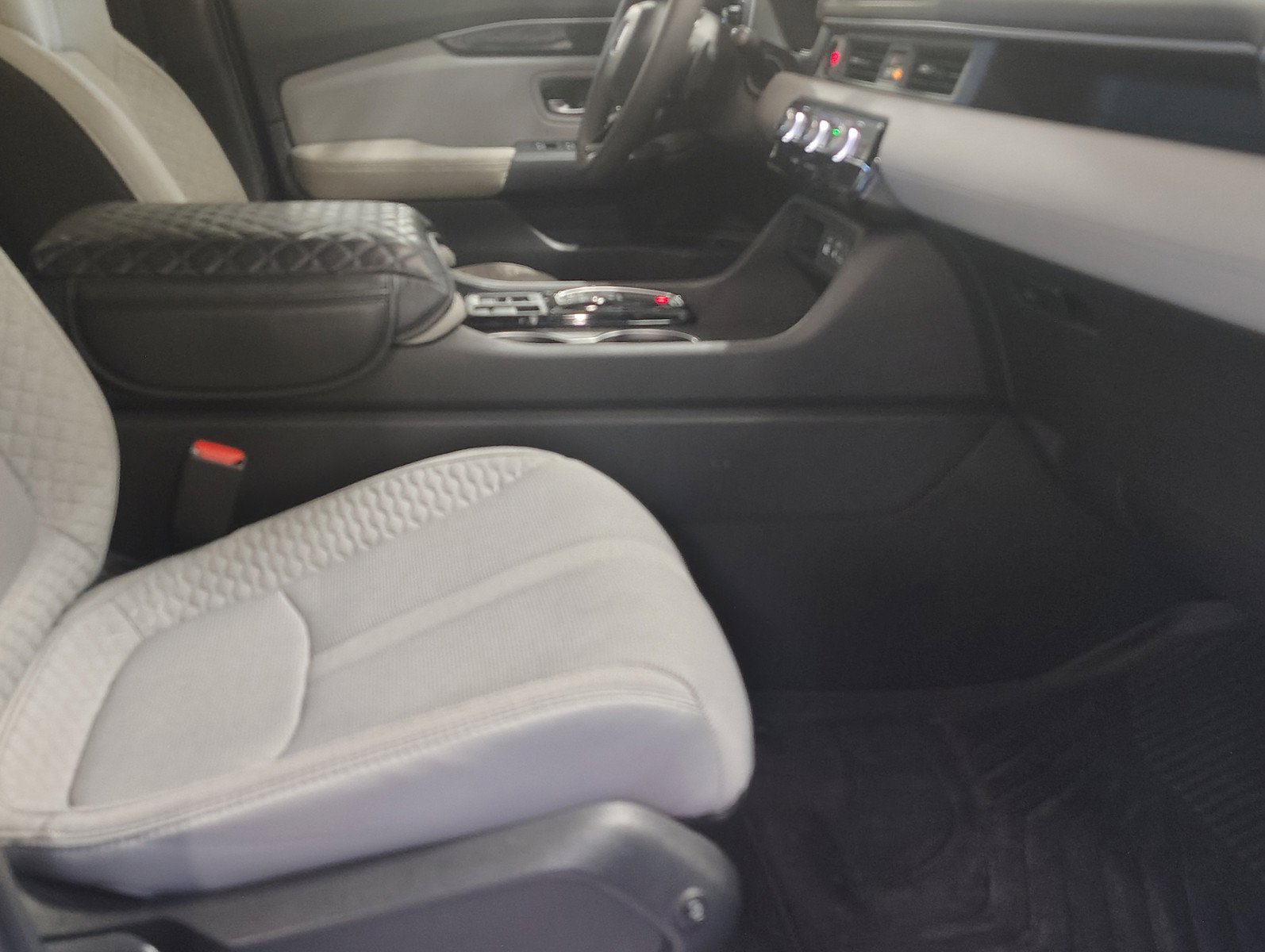 Used 2023 Honda Pilot LX image 38