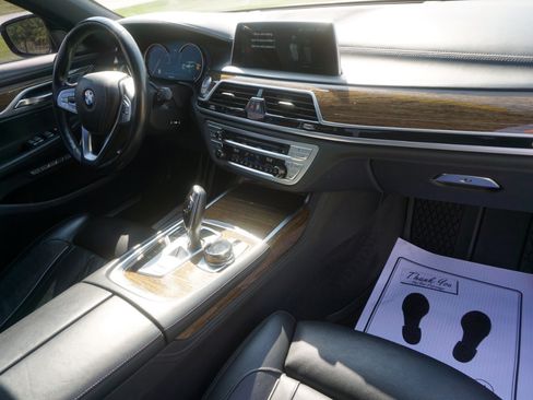 Used 2018 BMW 750i xDrive image 24