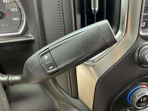 Used 2022 Chevrolet Silverado 1500 LT AWD/4WD image 14