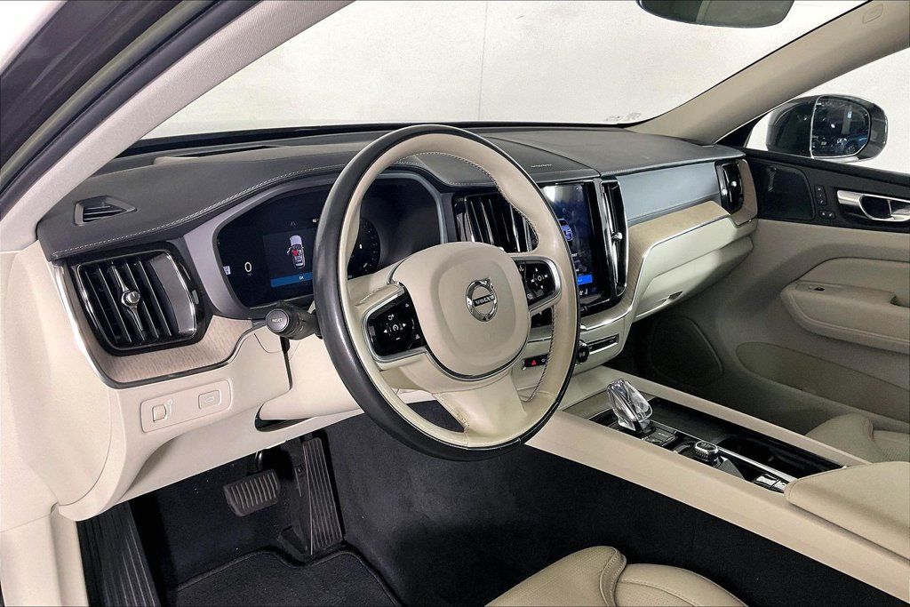 Used 2022 Volvo XC60 B5 Inscription w/ Advanced Package FWD image 14