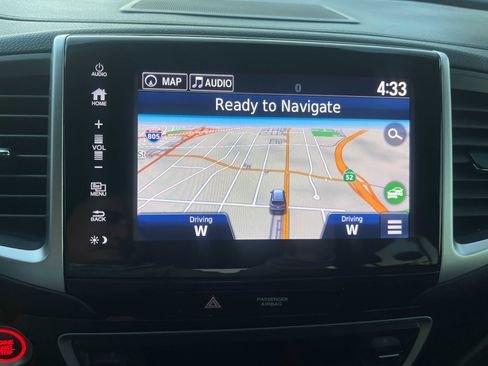 Used 2017 Honda Pilot Touring image 33