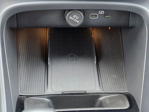 New 2025 Volvo EX40 Core w/ Climate Package image 32