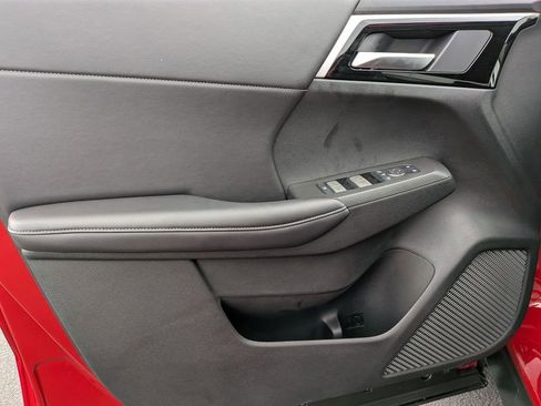 New 2025 Mitsubishi Outlander SE image 13