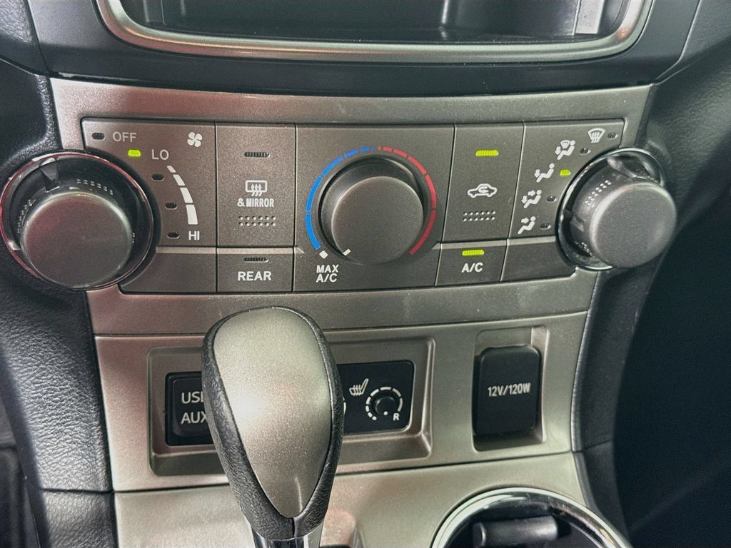 Used 2013 Toyota Highlander SE AWD/4WD image 15