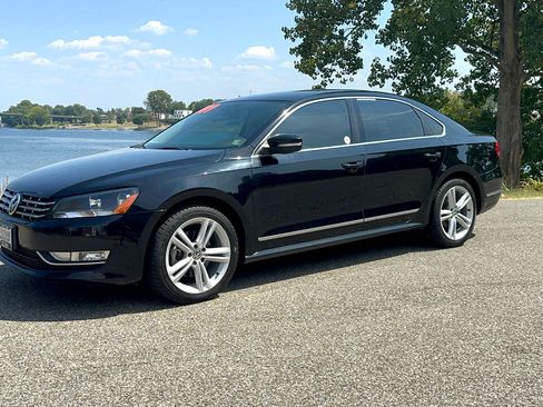 Used 2013 Volkswagen Passat TDI SE image 4